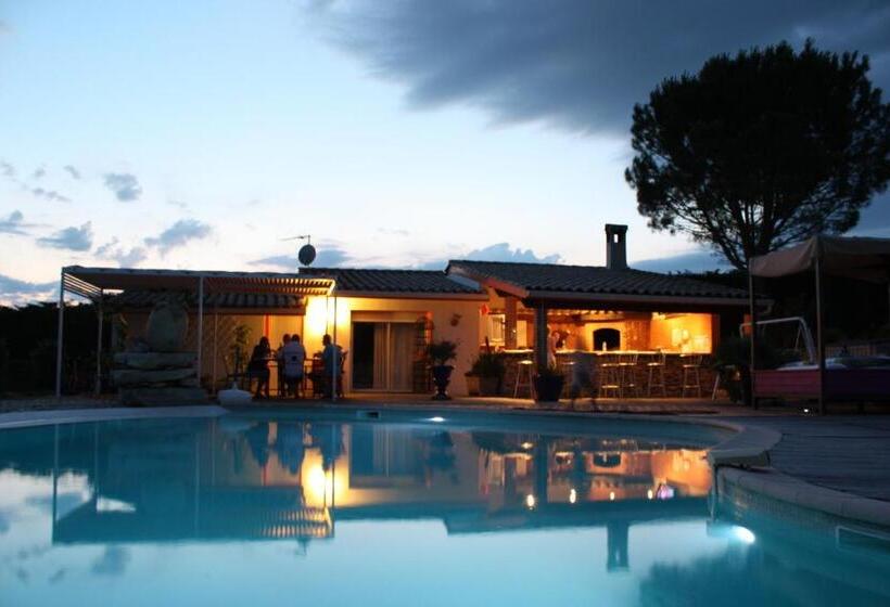 Вилла с 1 спальней и бассейном, Le Domaine De Charline De 1 à 35 Personnes