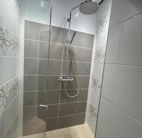 Номер Стандарт, Le Domaine De Charline De 1 à 35 Personnes