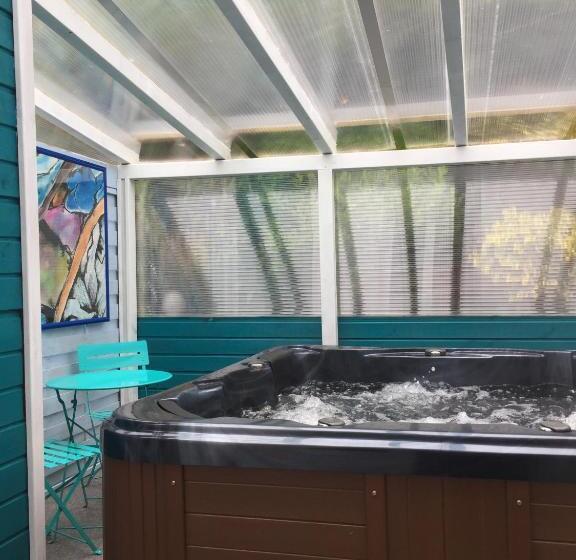 Номер Стандарт с Гидромассажем, Le Domaine De Charline De 1 à 35 Personnes