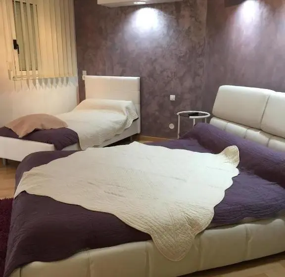 バルコニー付きスタンダードトリプルルーム, Le Domaine De Charline De 1 à 35 Personnes