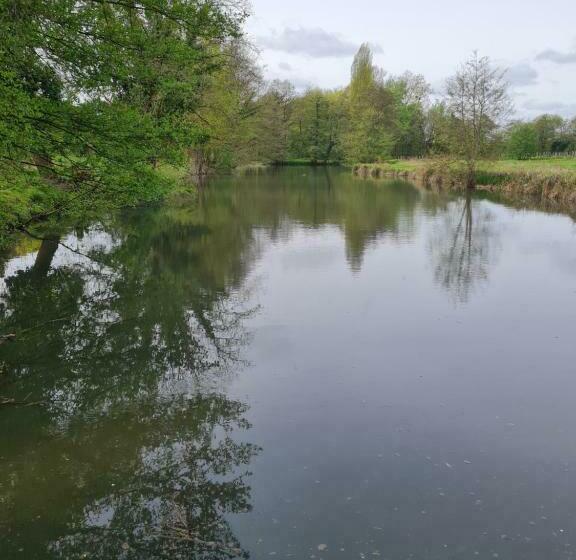 اتاق استاندارد با چشمانداز دریاچه, Roulotte D Aquitaine