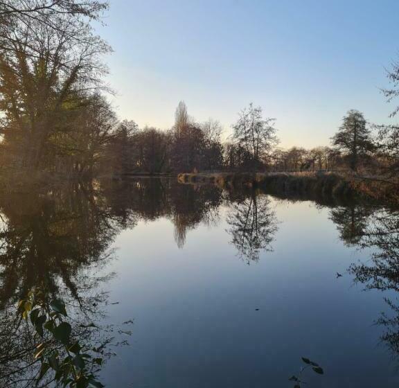 اتاق استاندارد با چشمانداز دریاچه, Roulotte D Aquitaine