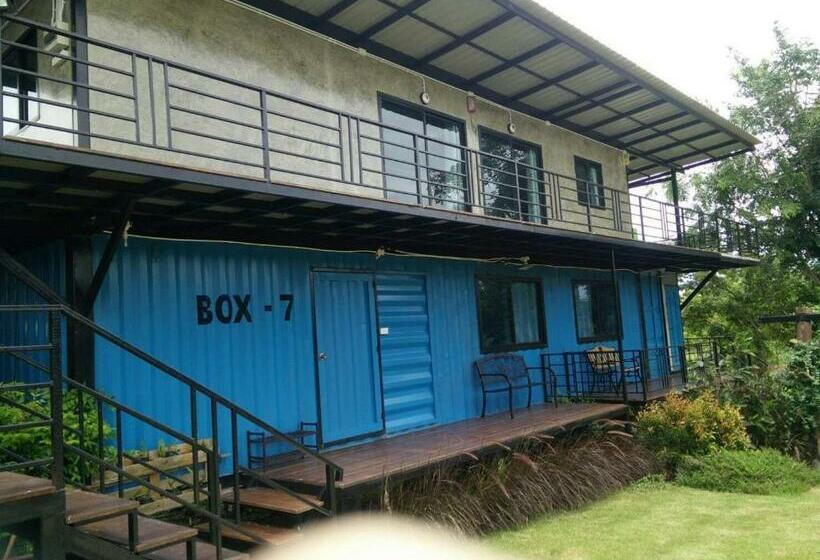 Номер Стандарт Трехместный, Smile Box Coffee & Resort