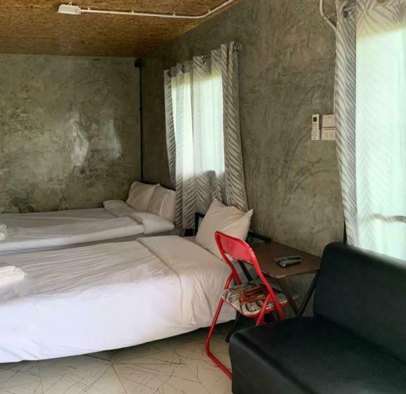 غرفة قياسية ثلاثية, Smile Box Coffee & Resort