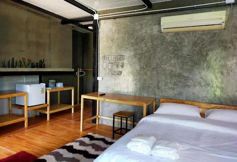 Deluxe Neljän Hengen Huone, Smile Box Coffee & Resort