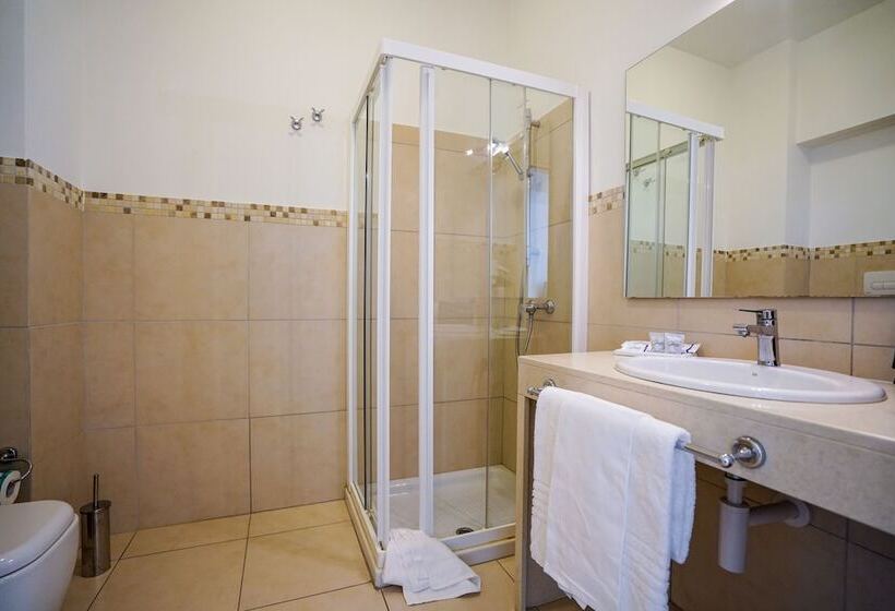 סוויטה נוף לים, 19 Summer Suites