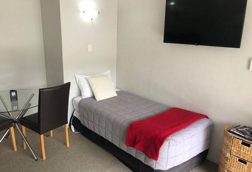 标准工作室, Absolute Lakeview Motel