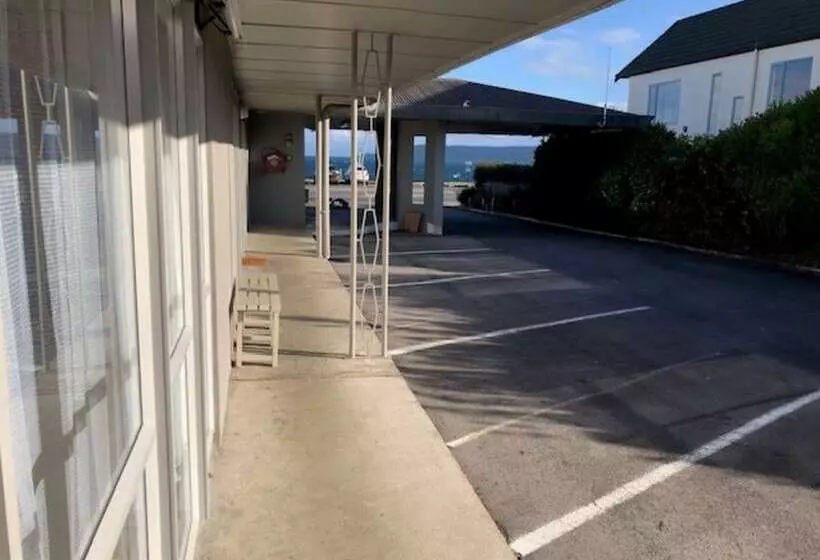 スイート, Absolute Lakeview Motel