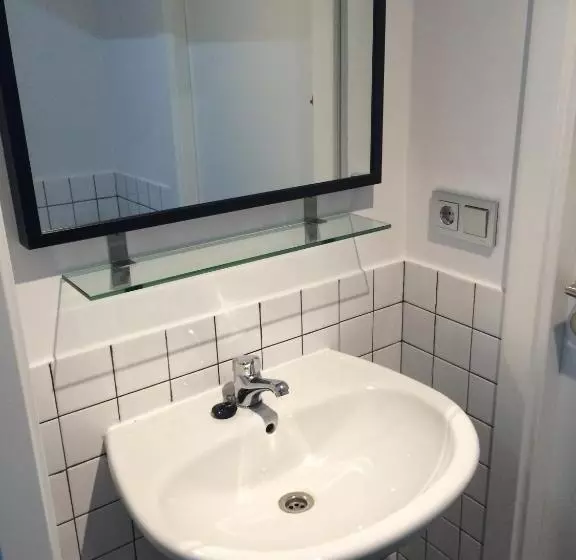 تختخواب در اتاق مشترک, Chameleon Youth Hostel Alicante