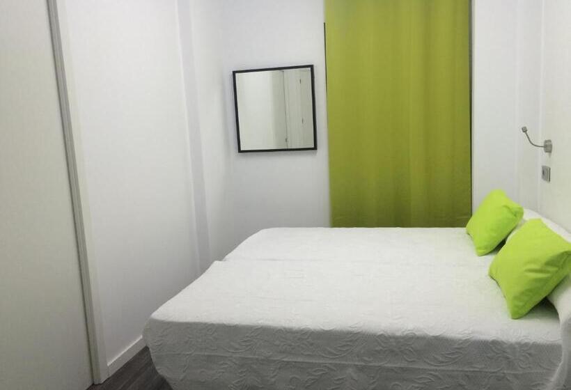 اتاق استاندارد, Chameleon Youth Hostel Alicante