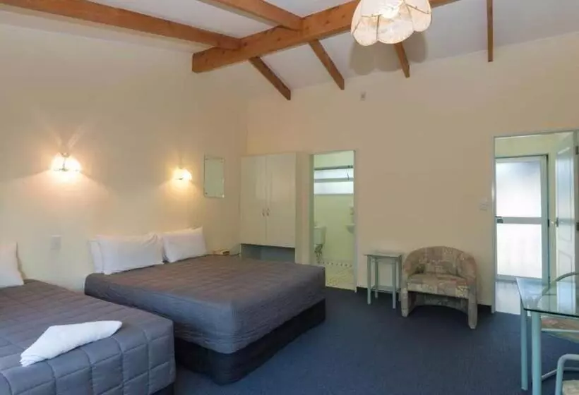 デラックススタジオ, Edelweiss Motel