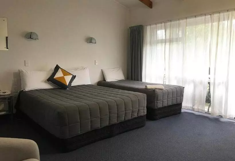 デラックススタジオ, Edelweiss Motel