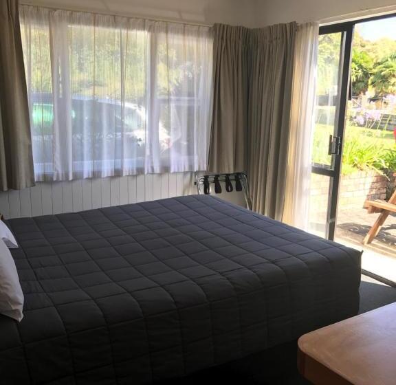 شقة غرفة واحدة, Edelweiss Motel