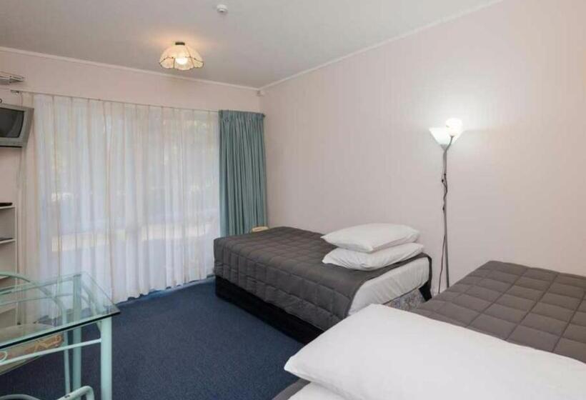 استوديو أساسي, Edelweiss Motel