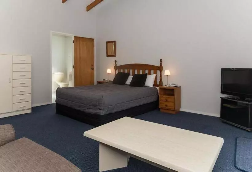 スタンダードスタジオ, Edelweiss Motel