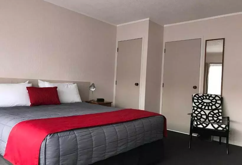 デラックススタジオ, Edelweiss Motel