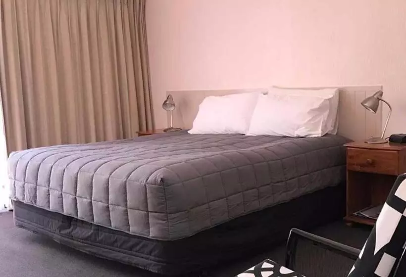 デラックススタジオ, Edelweiss Motel