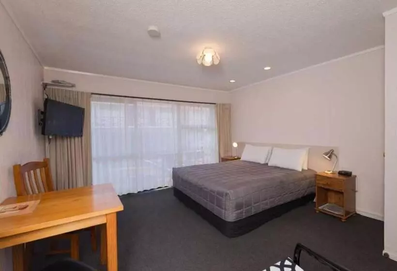 デラックススタジオ, Edelweiss Motel