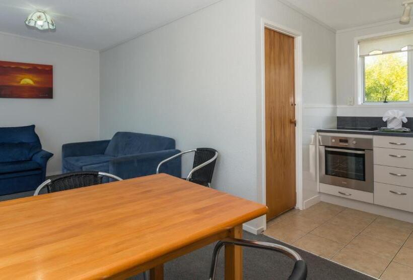 شقة غرفتين, Edelweiss Motel