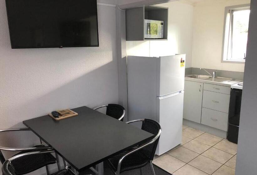 شقة غرفة واحدة, Edelweiss Motel