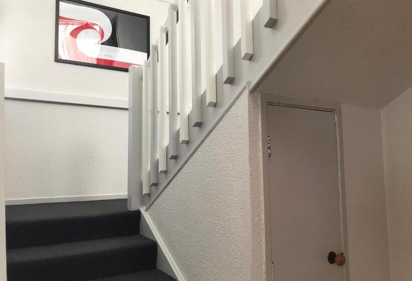 شقة غرفة واحدة, Edelweiss Motel