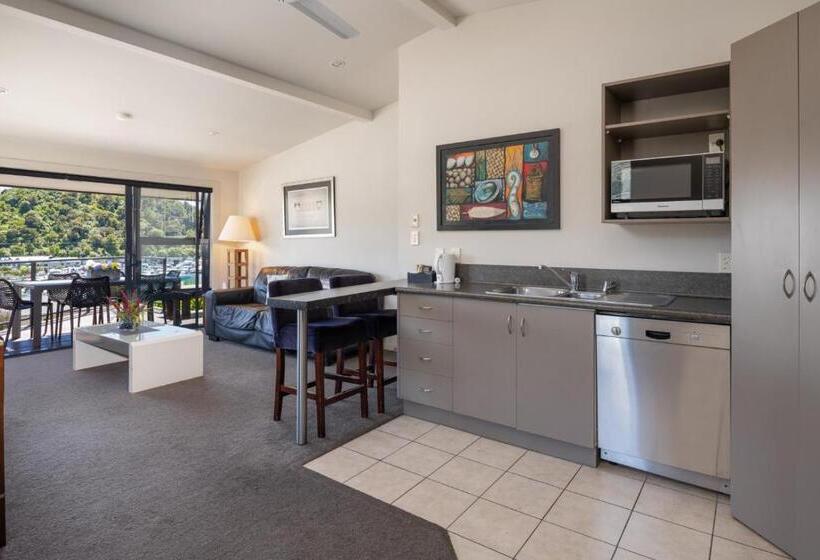 2 Bedroom Family Apartment Sea View, Harbour View Motel