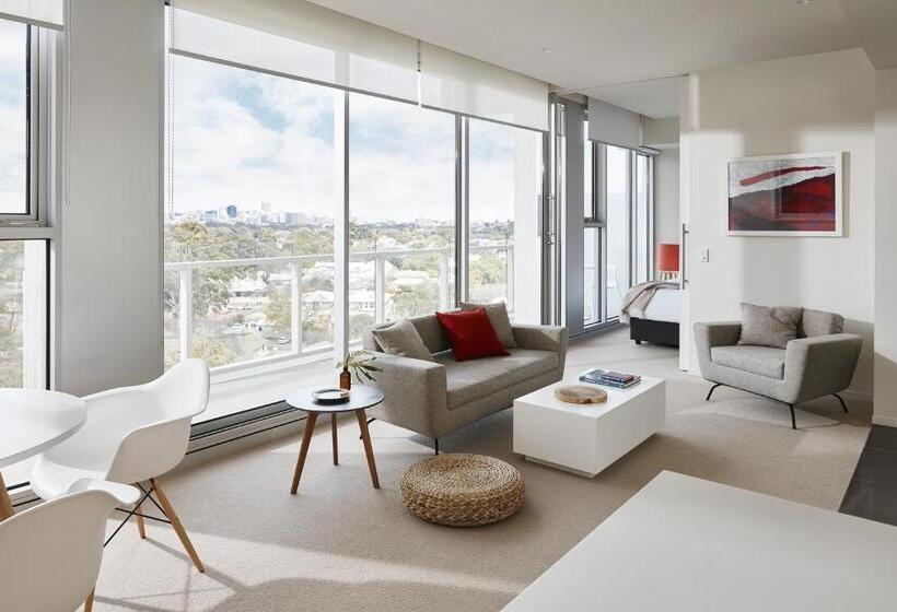 سوئیت با بالکن, Art Series   The Watson