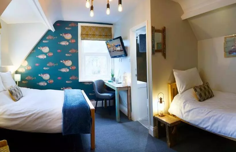 Perhehuone, Ashburton House B&b