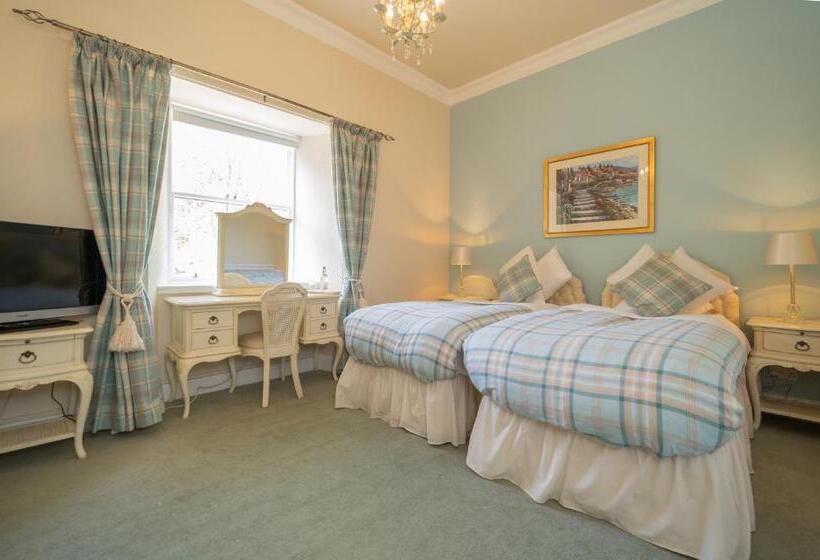 חדר משפחתי, Bankton House