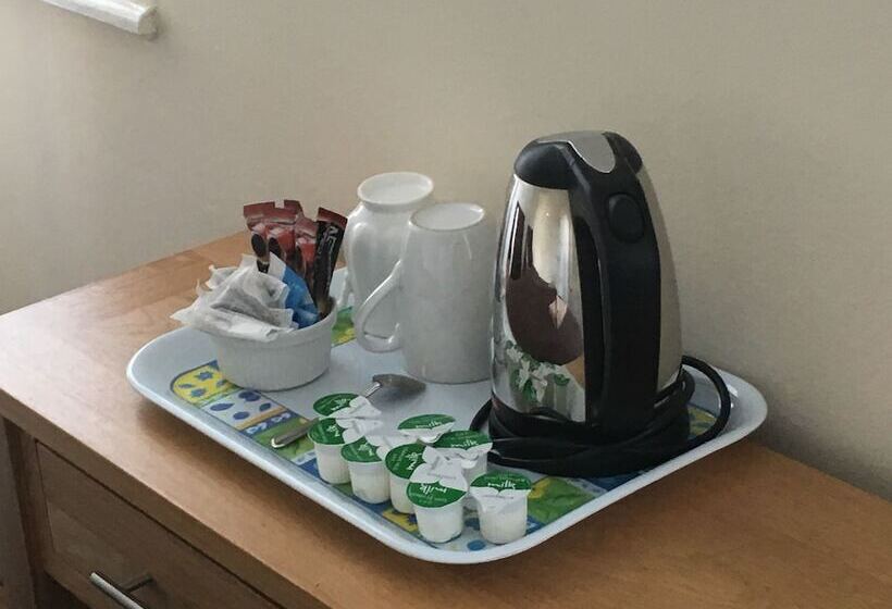 חדר משפחתי, Castle Lodge Guest House 86 88 Sheil Rd L6 3af