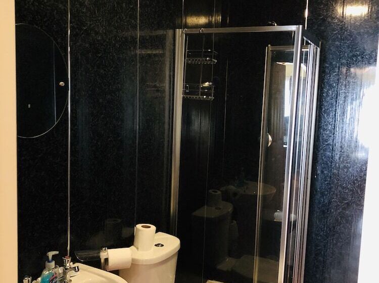 Apartamento 1 Dormitório, Castle Lodge Guest House 86 88 Sheil Rd L6 3af