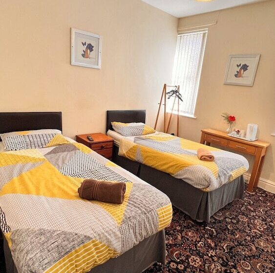 חדר סטנדרט חדר אמבטיה משותף, Castle Lodge Guest House 86 88 Sheil Rd L6 3af