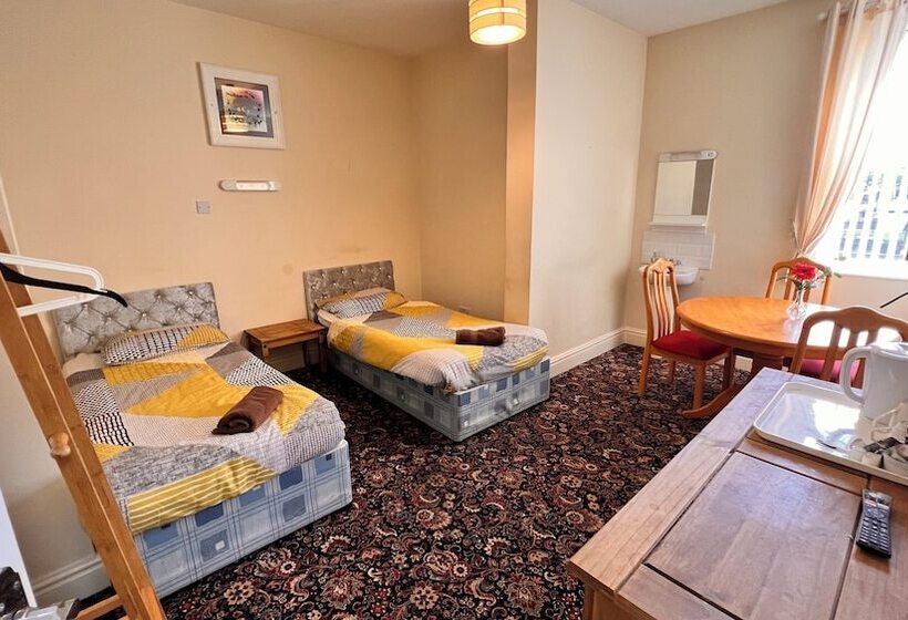 Quarto Estandar Banheiro Compartilhado, Castle Lodge Guest House 86 88 Sheil Rd L6 3af