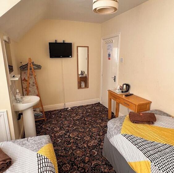 Quarto Estandar Banheiro Compartilhado, Castle Lodge Guest House 86 88 Sheil Rd L6 3af