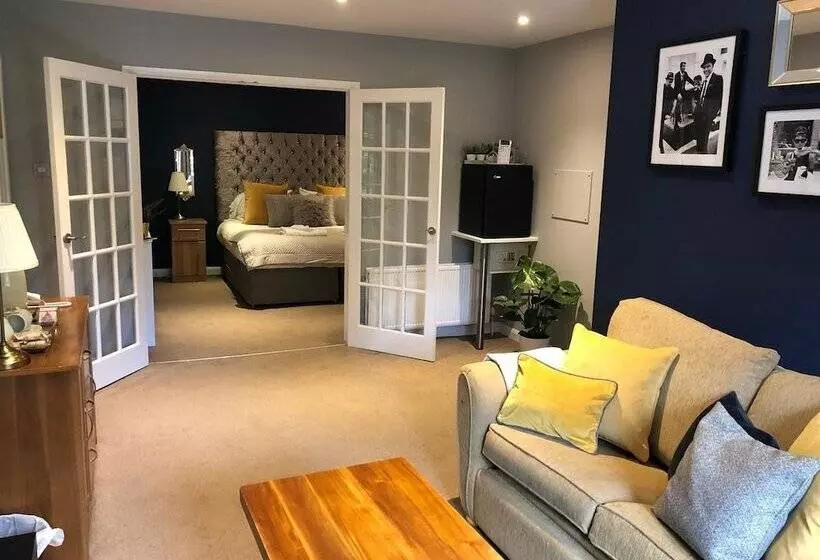 Suite, Fingle Glen