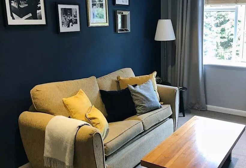 Suite, Fingle Glen