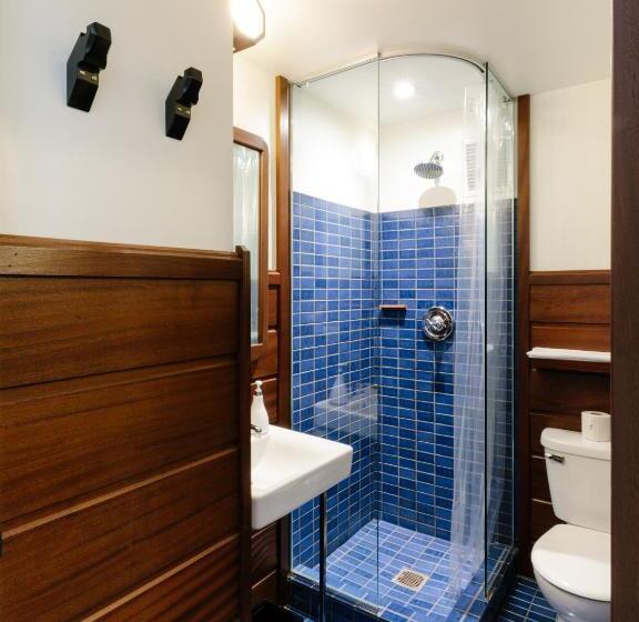 共用房间的床, Freehand Chicago