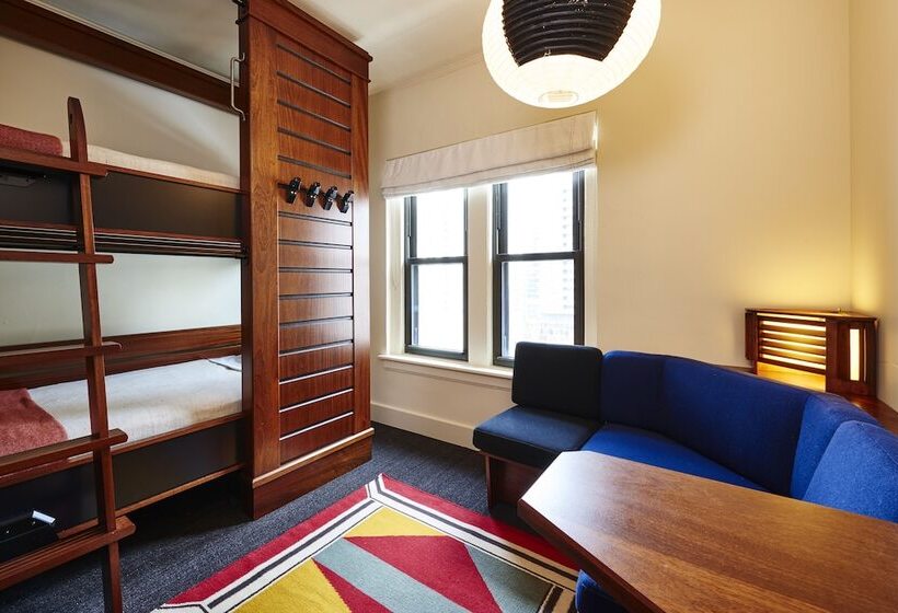 共用房间的床, Freehand Chicago