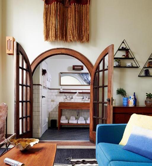 阁楼房, Freehand Chicago