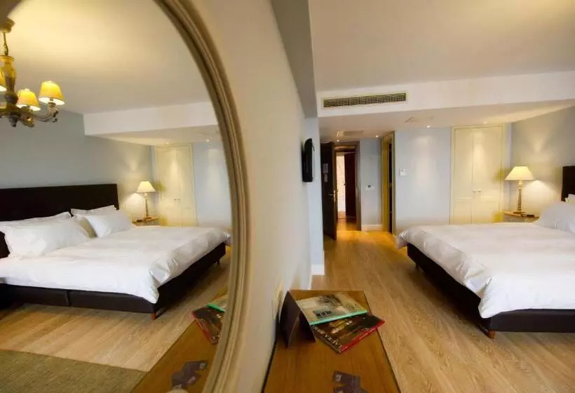 Suite with lake view, Mir Boutique