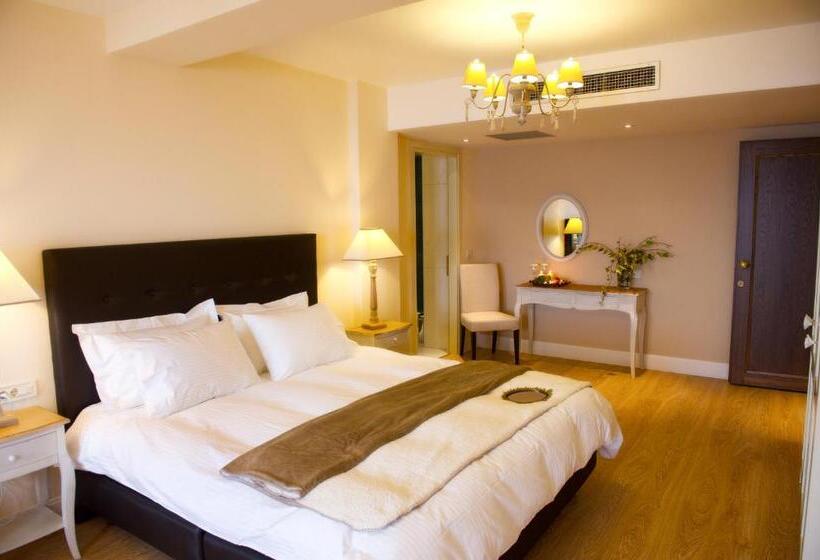 Suite with lake view, Mir Boutique
