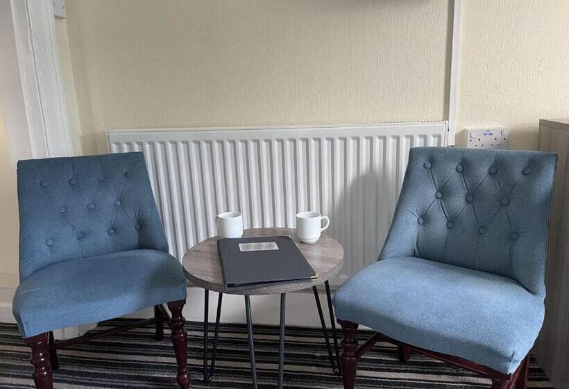 غرفة قياسية مطلّة علي البحر, Pandora