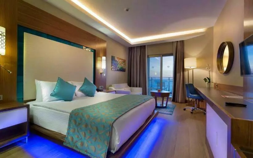 اتاق سوپریور با چشم‌انداز دریا, Ramada by Wyndham Resort Kusadasi