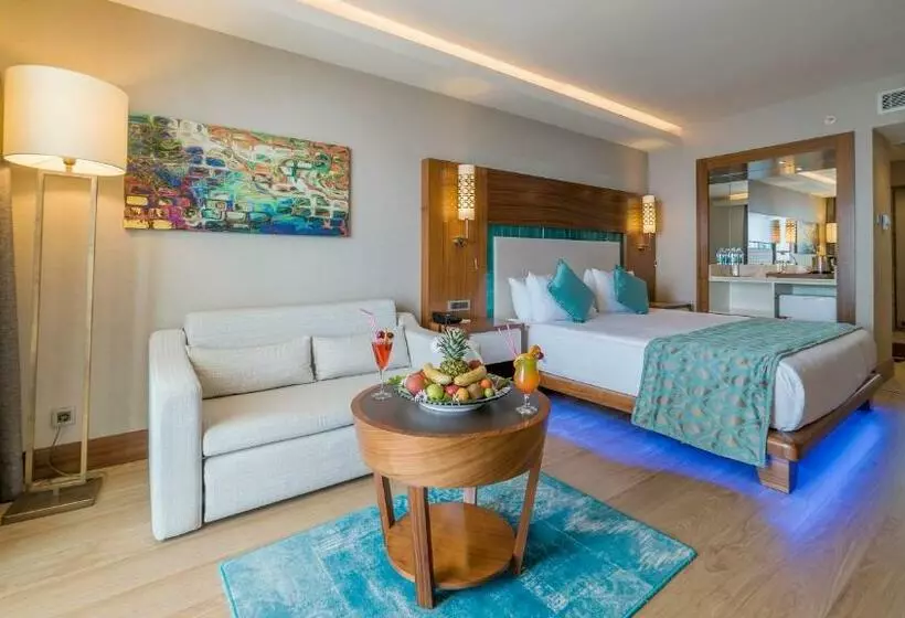 اتاق سوپریور با چشم‌انداز دریا, Ramada by Wyndham Resort Kusadasi