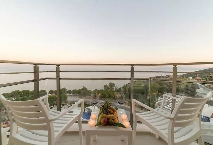 اتاق سوپریور با چشم‌انداز دریا, Ramada by Wyndham Resort Kusadasi