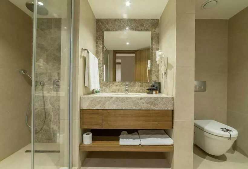اتاق سوپریور با چشم‌انداز دریا, Ramada by Wyndham Resort Kusadasi