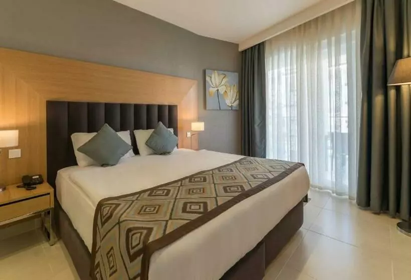 سوئیت با تخت بزرگ, Ramada by Wyndham Resort Kusadasi