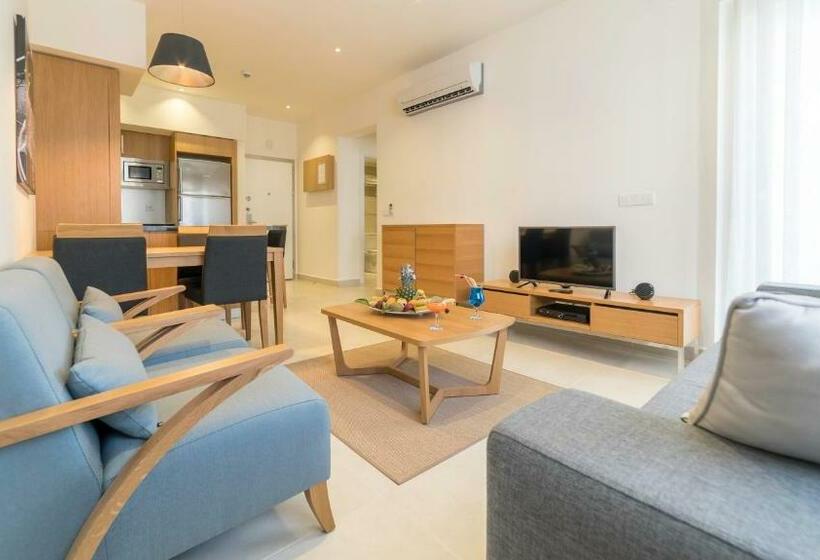 סוויטת ג'וניור פנימית, Ramada by Wyndham Resort Kusadasi