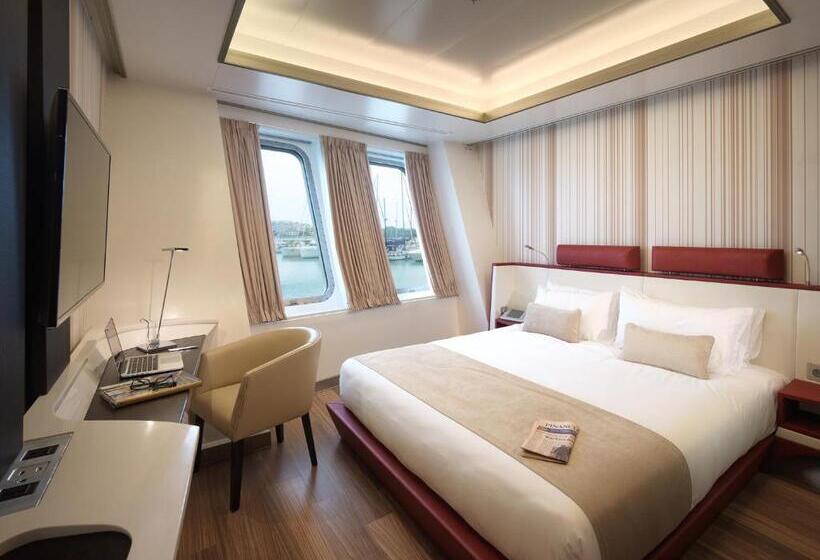 اتاق استاندارد با تخت بزرگ, Sunborn Gibraltar