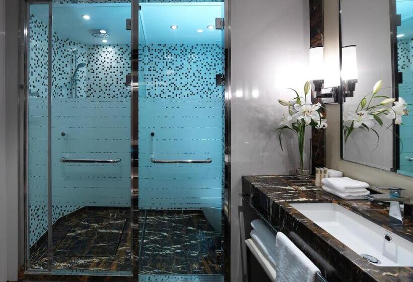 اتاق سوپریور با تخت بزرگ, Sunborn Gibraltar